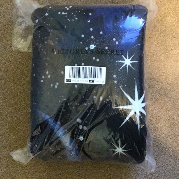 Brand new Victoria’s Secret Sherpa stars constellation blanket - Picture 2 of 2